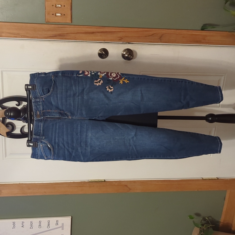 Floral embroidered Jeans